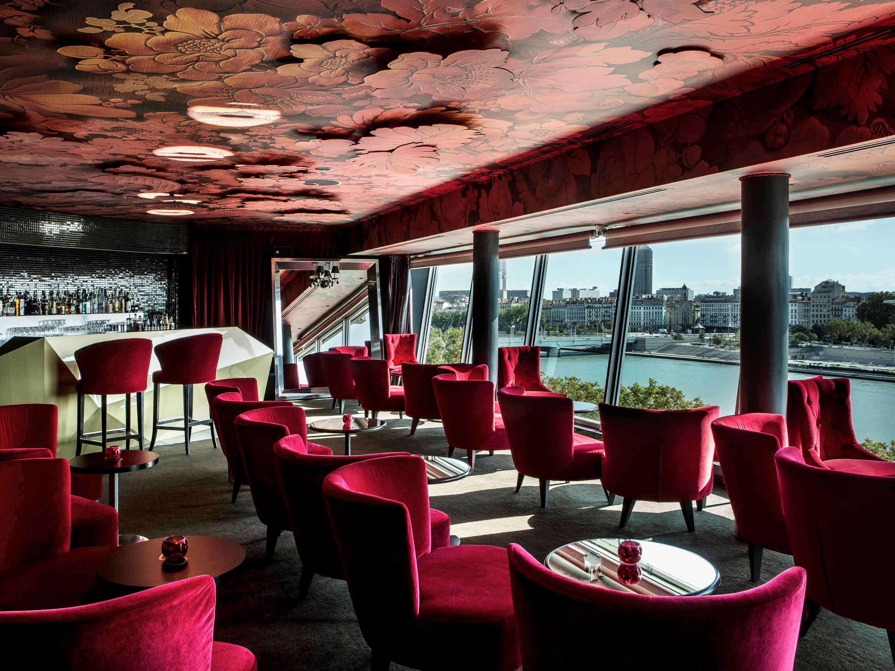 Hotel Sofitel Lyon Bellecour Exterior foto The bar at the 101 bar