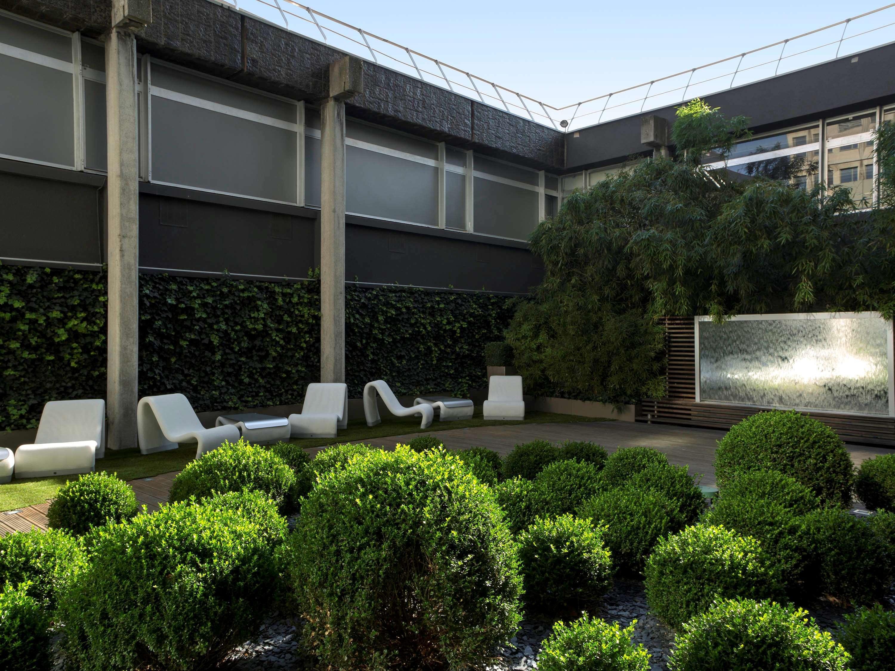 Hotel Sofitel Lyon Bellecour Exterior foto The courtyard of the building