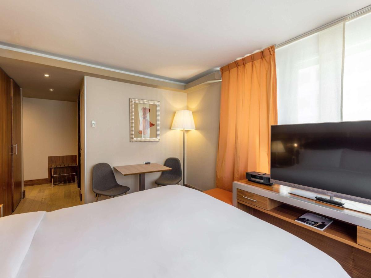 Hotel Sofitel Lyon Bellecour Exterior foto A room at the hotel