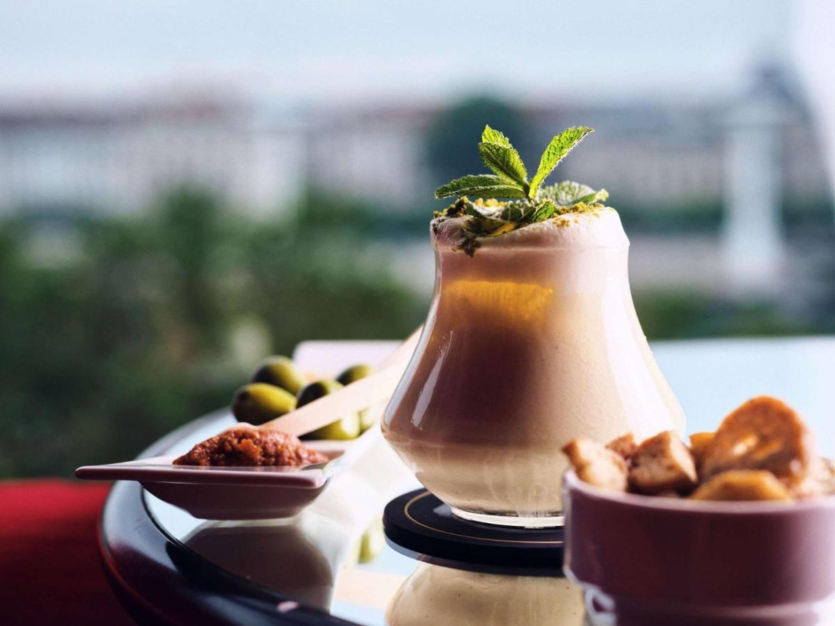 Hotel Sofitel Lyon Bellecour Exterior foto A glass of boza