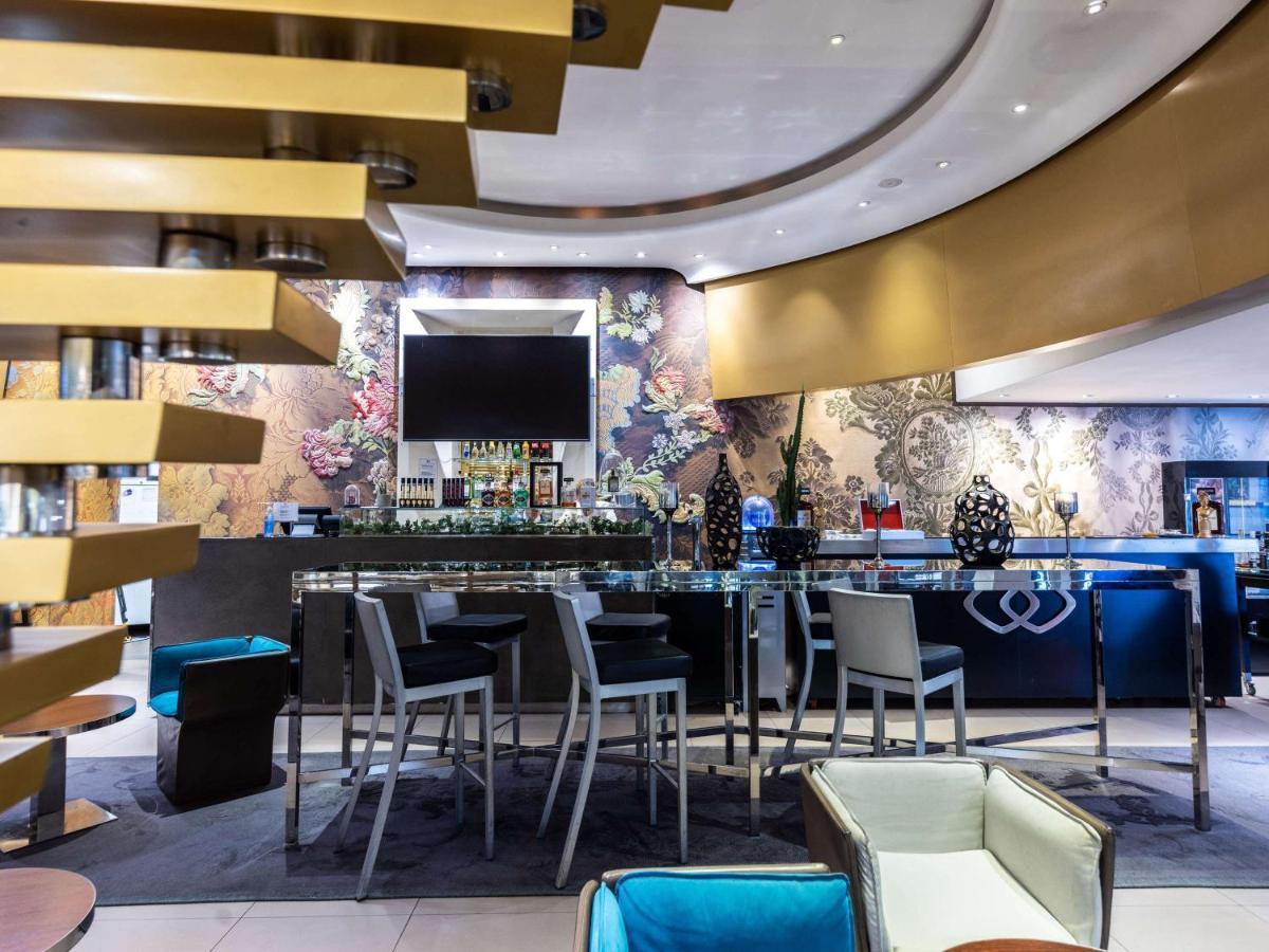 Hotel Sofitel Lyon Bellecour Exterior foto The bar at the lounge