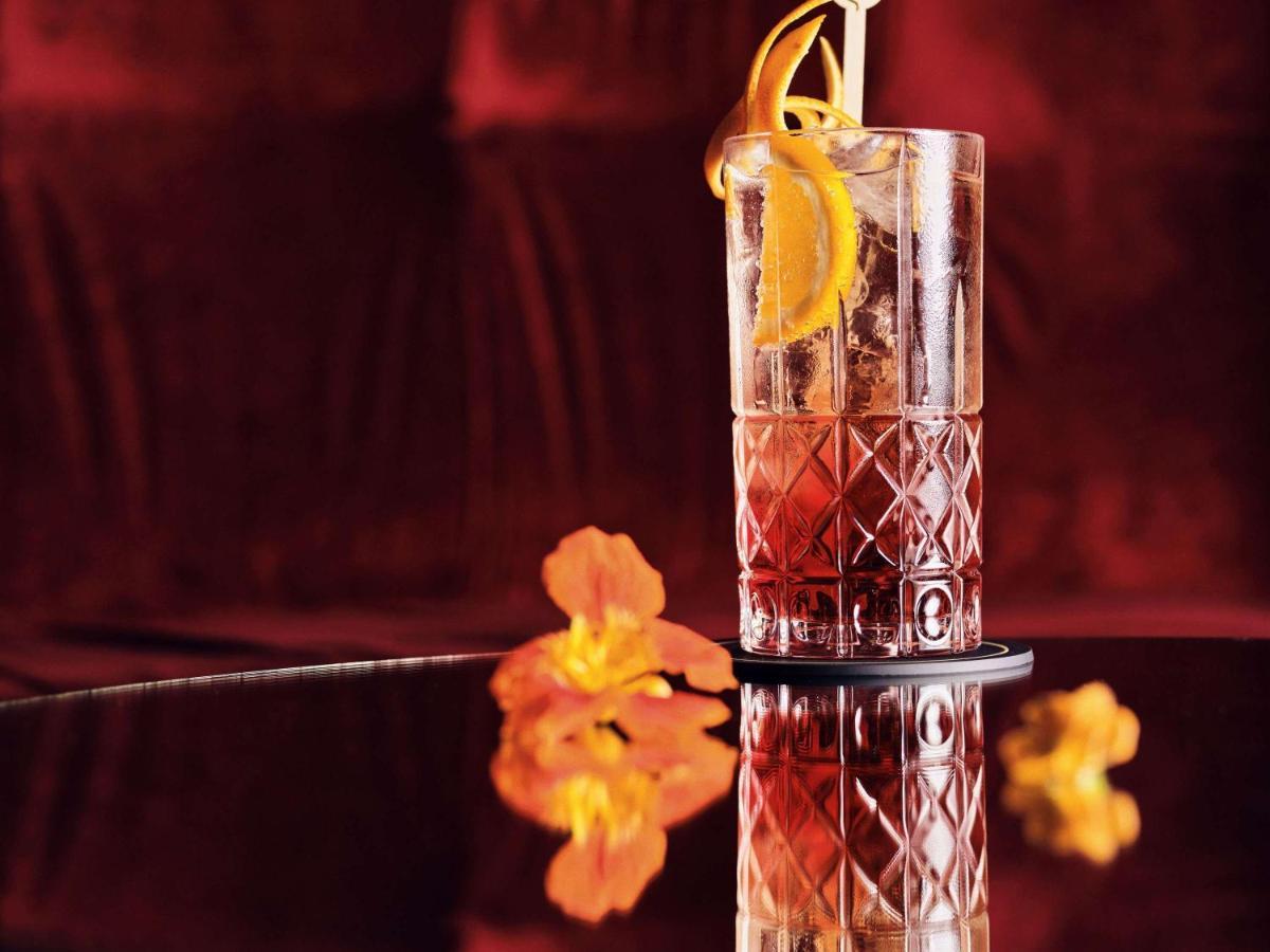 Hotel Sofitel Lyon Bellecour Exterior foto A glass of Vermouth
