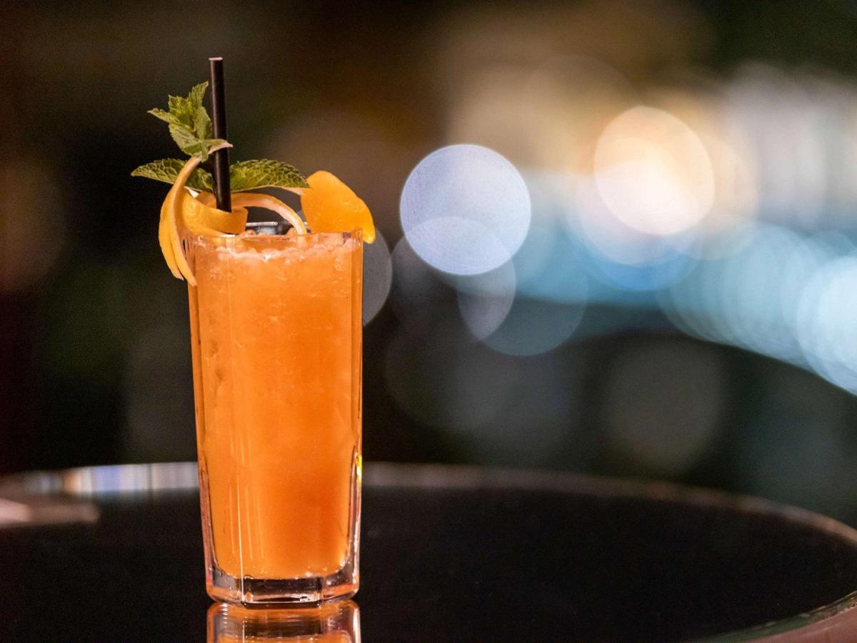 Hotel Sofitel Lyon Bellecour Exterior foto A screwdriver cocktail