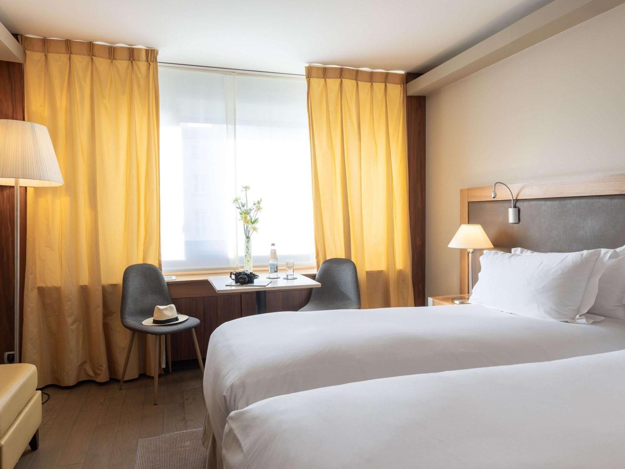 Hotel Sofitel Lyon Bellecour Exterior foto A room at the hotel