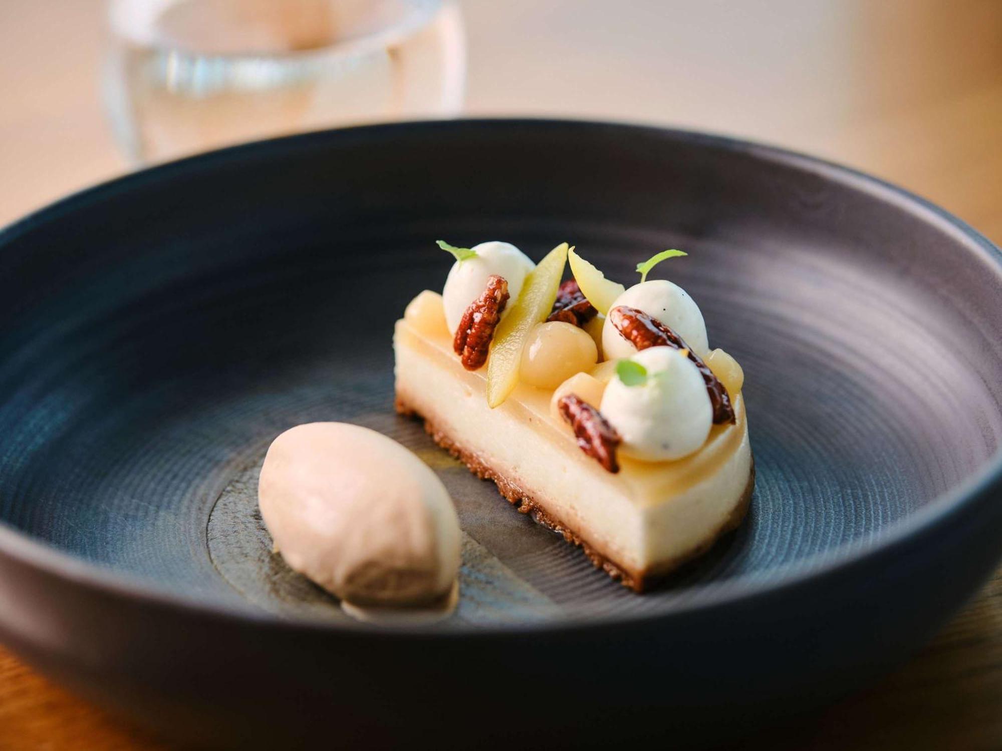 Hotel Sofitel Lyon Bellecour Exterior foto A cheesecake