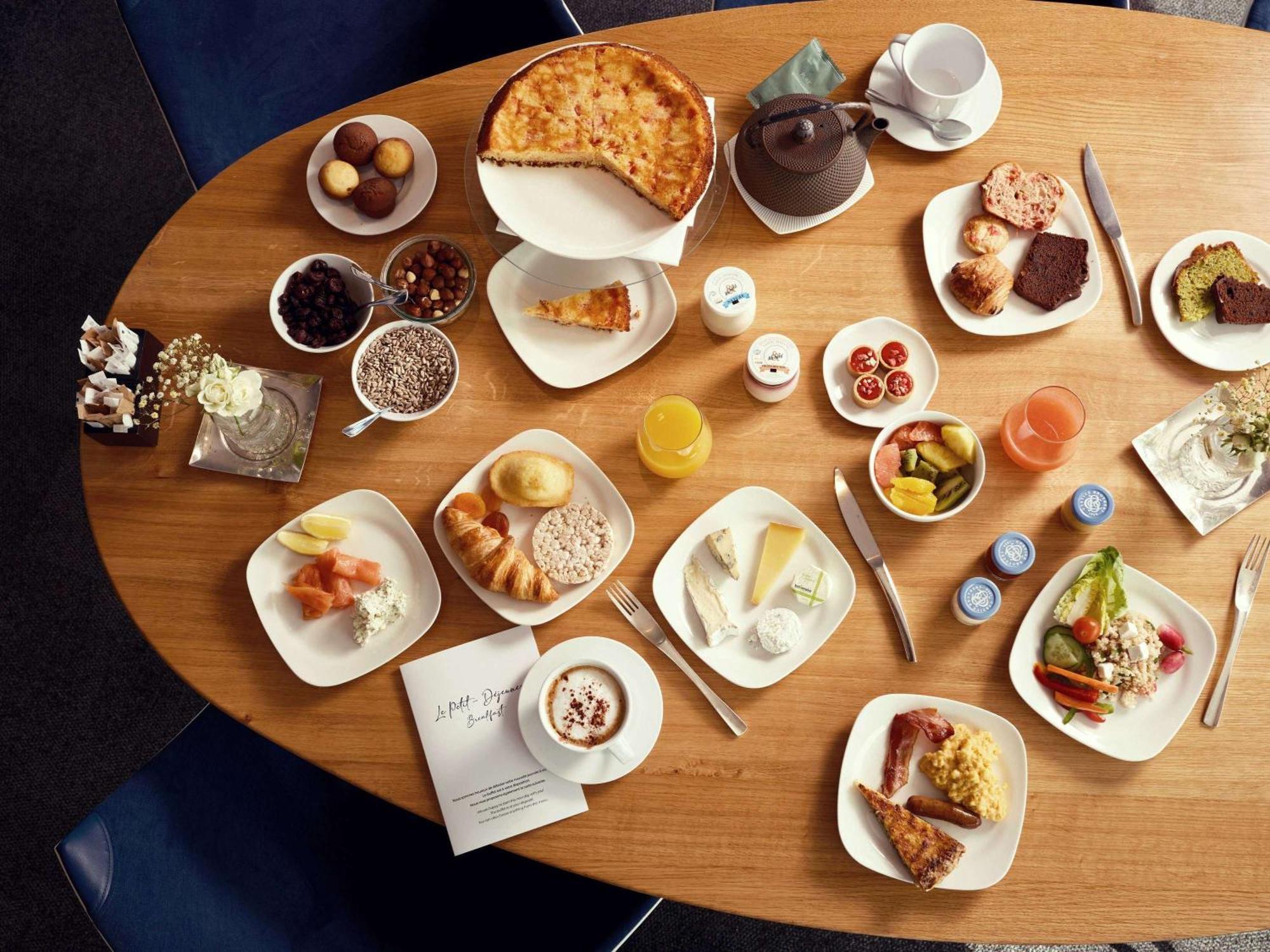 Hotel Sofitel Lyon Bellecour Exterior foto A typical breakfast at the restaurant